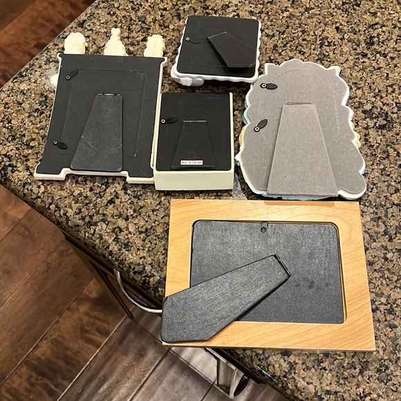 An array of children’s frames for pictures. 2x3, 3x5, 3.5x5.5. Good condition. - Picture 8 of 8